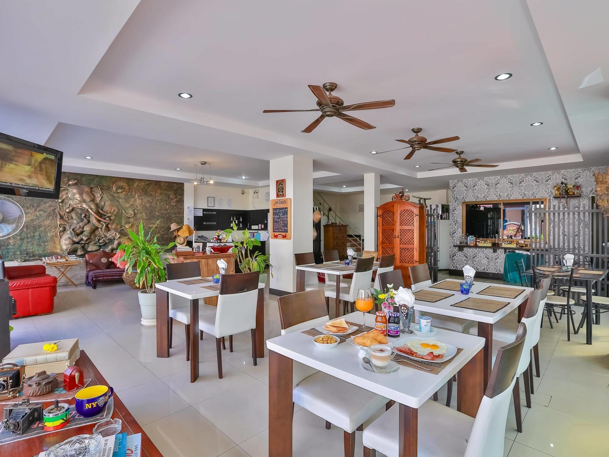 Nirvana Inn Patong Экстерьер фото